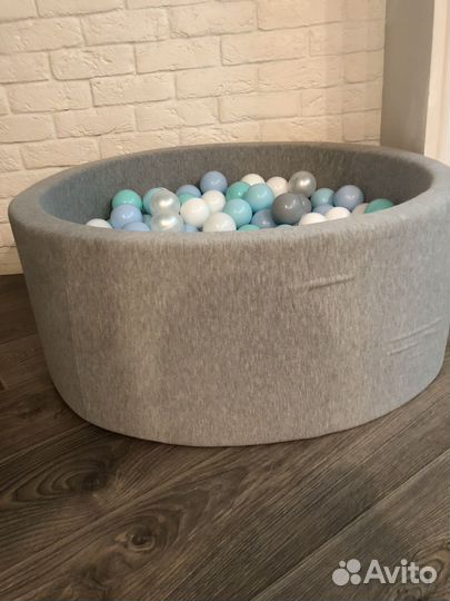 Сухой бассейн с шариками