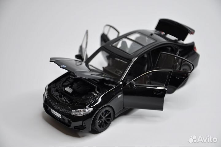 Модель автомобиля BMW M3 металл