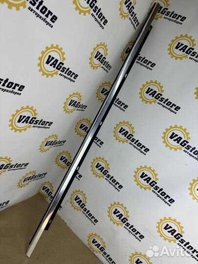 Молдинг стекла двери левый передний Audi A4 B6