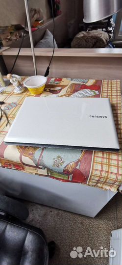 Ноутбук Samsung NP-R430 белый