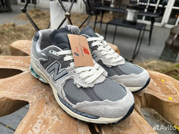 Кроссовки NEW balance 2002r