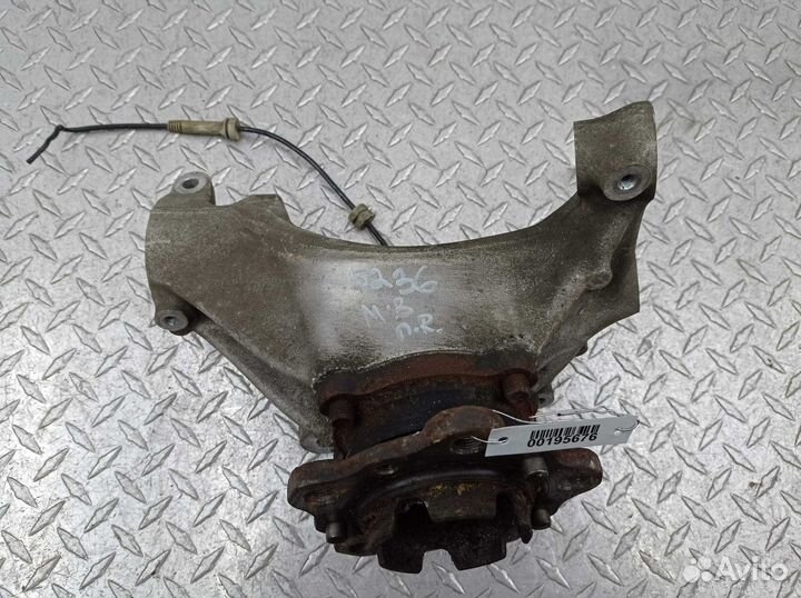 Цапфа/кулак поворотный передний правый BMW 3-Serie