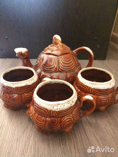 Посуда керамическая (вазы, кувшины, сервизы)