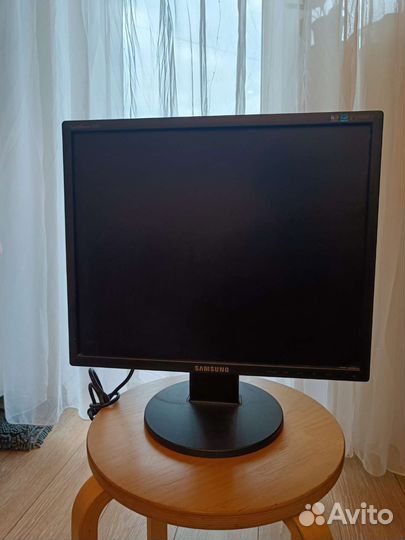 Монитор samsung