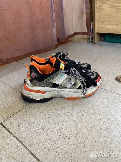 Кроссовки женские