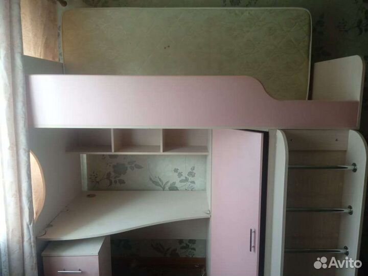 Кровать чердак со столом бу