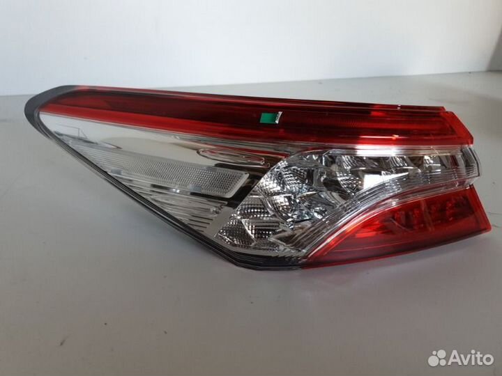 Фонарь наружный задний левый Toyota Camry V70/V75