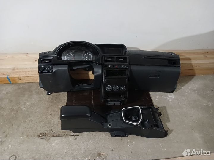 Панель торпеда priora 2