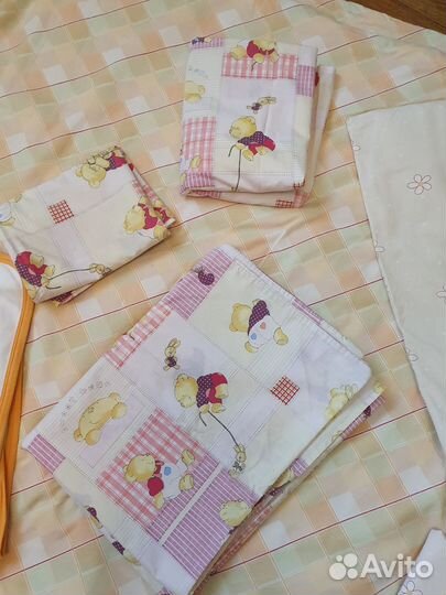 Одеяло, подушка, 2 постельных комлекта в кроватку
