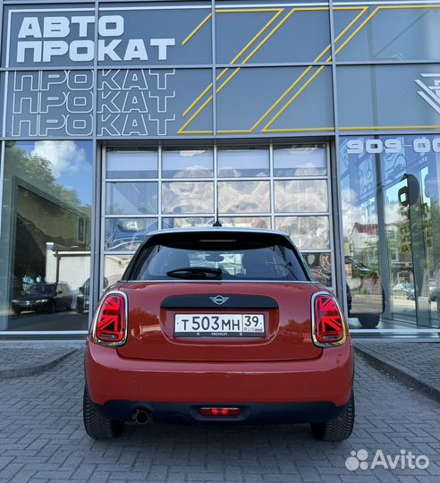 Прокат автомобиль Mini оранжевый