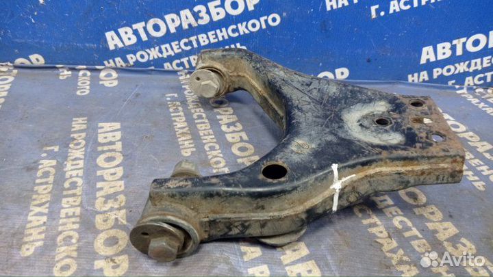 Передний левый рычаг Kia Sorento 1 внедорожник