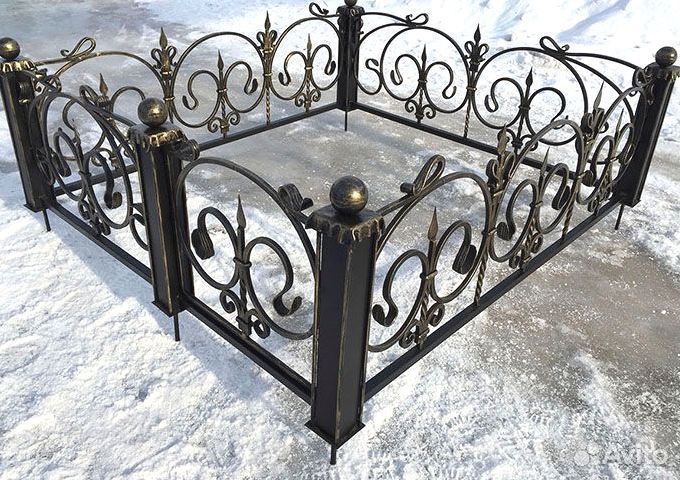 Кованые оградки на могилу