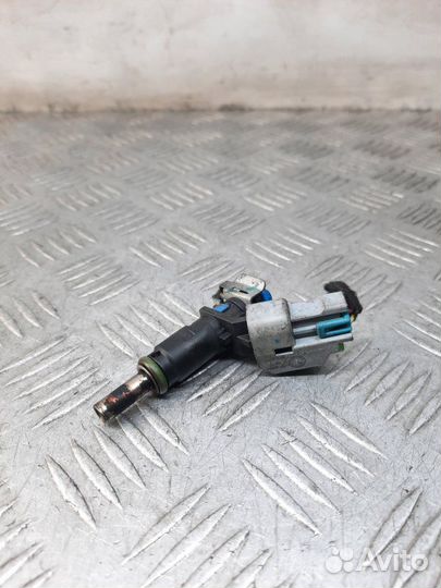 Форсунка Opel Astra 1.6 A16XER 2011