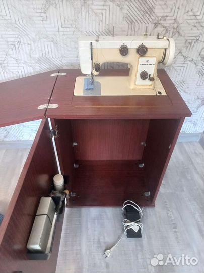 Швейная машина Чайка 143