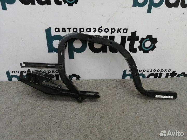 Петля крышки багажника леваяправая 64510-33060