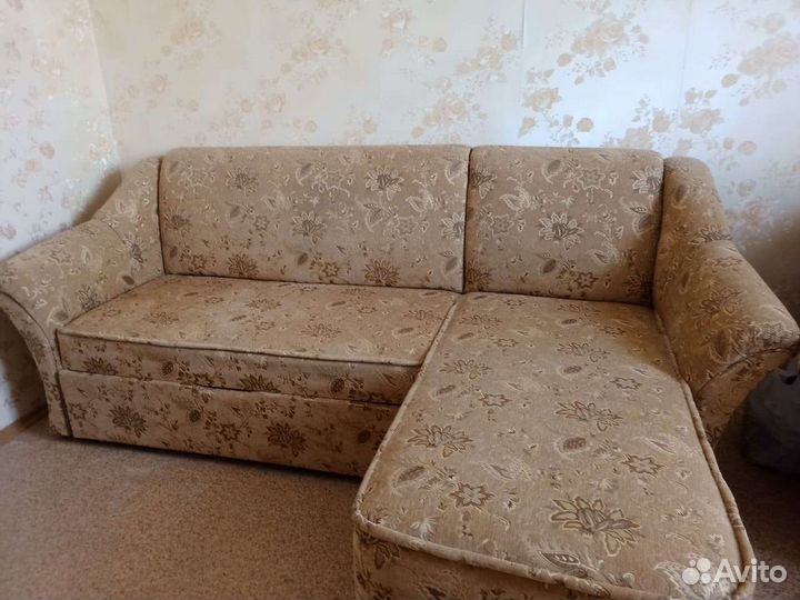 Большой угловой диван