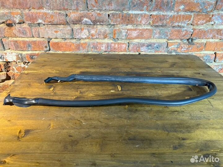 Уплотнительная резинка капота Bmw 5 E60 N52B25