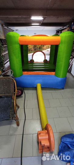 Надувной батут с горкой