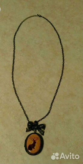 Кулон для хранения фотографий, открывающийся