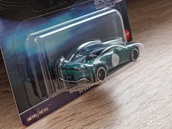 Hot Wheels Premium Aston Martin V12 Speedster