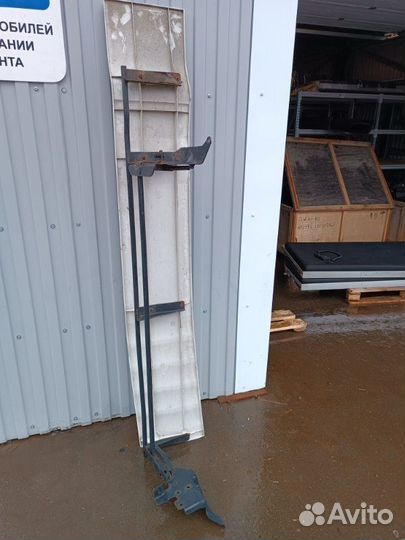 Спойлер кабины правый Man Tgx