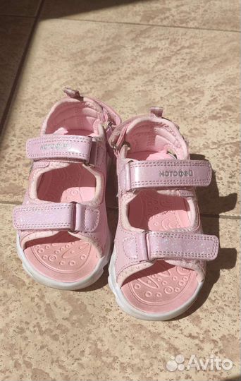 Купальники, сандали, шапочка, халат