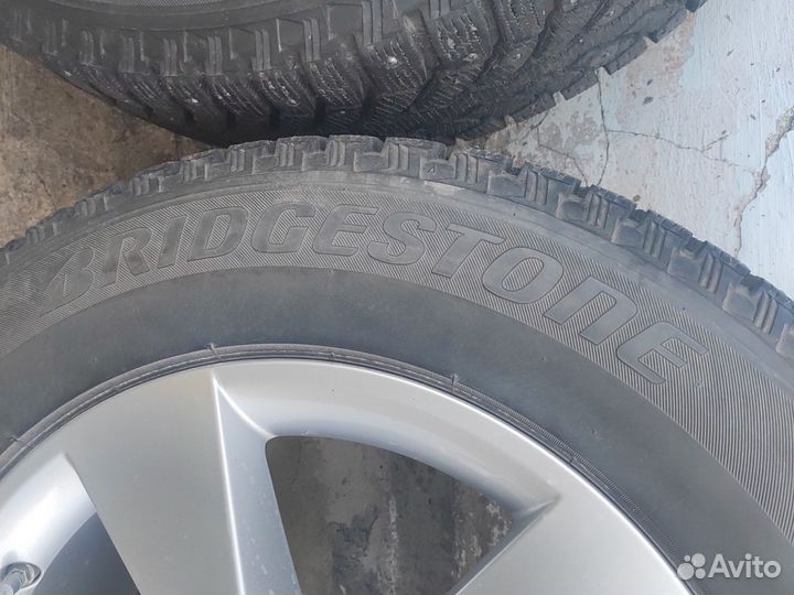 Bridgestone Blizzak Spike-01 225/65 R17