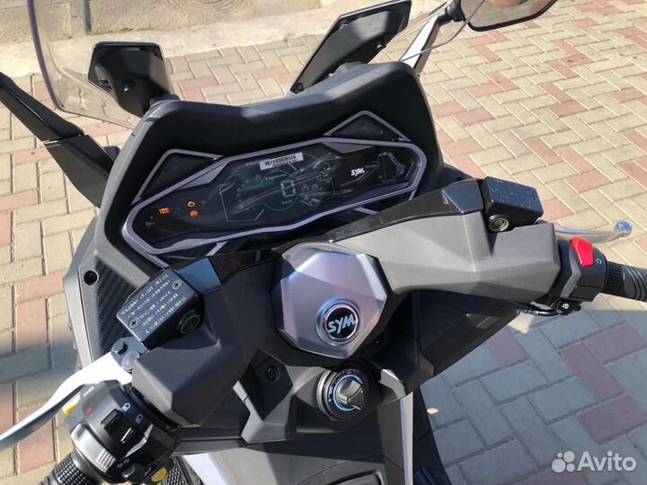 Макси скутер SYM cruisym 300