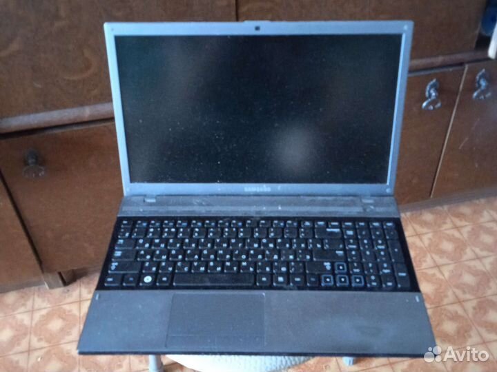 Игровой ноутбук samsung NP305V5A-S0KRU