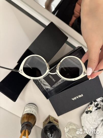 Женские очки prada