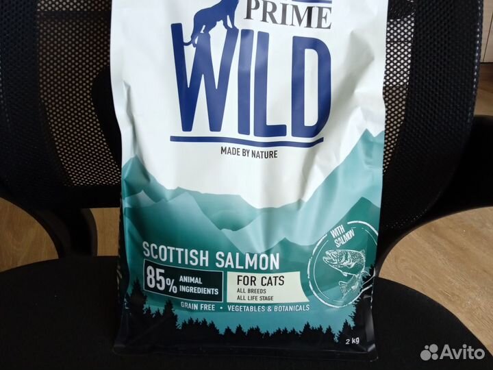 Сухой корм для кошек с лососем 2 кг