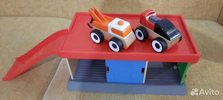 IKEA гараж лиллабу+4 машинки