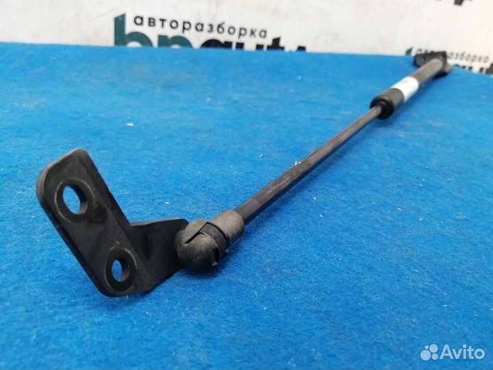 Амортизатор крышки багажника правый 90450-JD01B