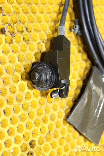 Трос лючка бензобака Nissan Tiida C11