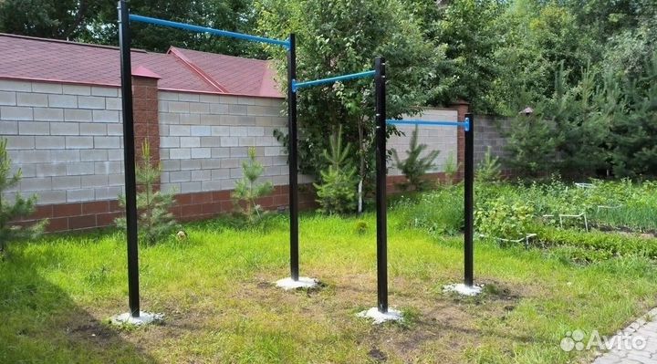 Уличный турник для всей семьи можно и качели