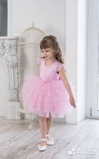 Комплект на выписку для девочки и платье