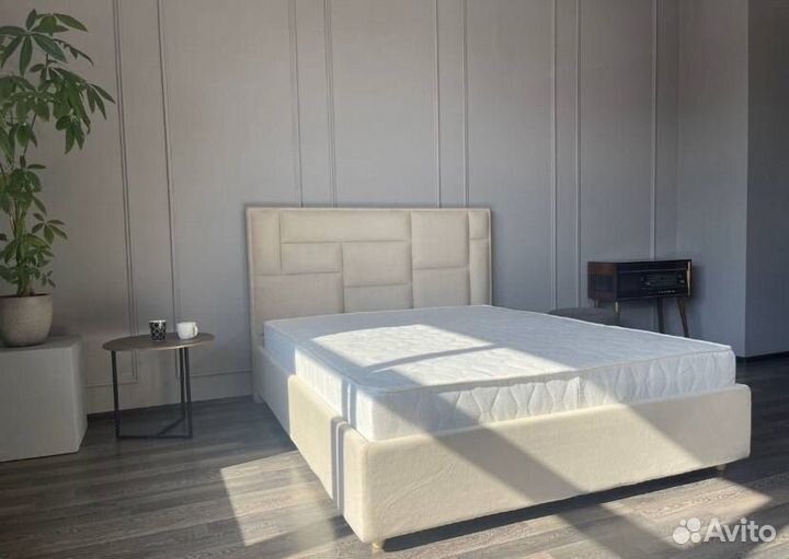 Кровать двухспальная с подъемным механизмом