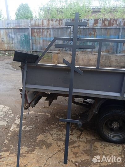 Железные могильные крест