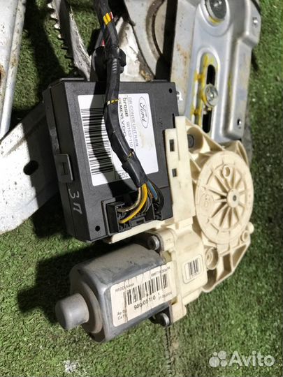 Мотор стеклоподъемника задний правый Ford Focus 2