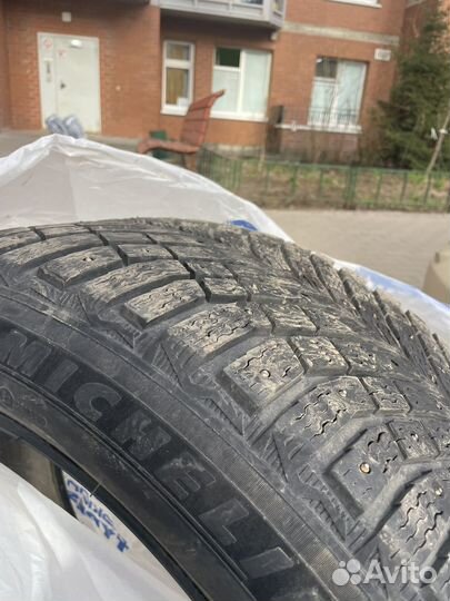 Michelin X-Ice North 4 275/45 R21 и 315/40 R21