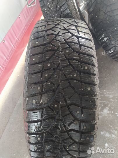 Bridgestone Blizzak Ice 265/65 R17