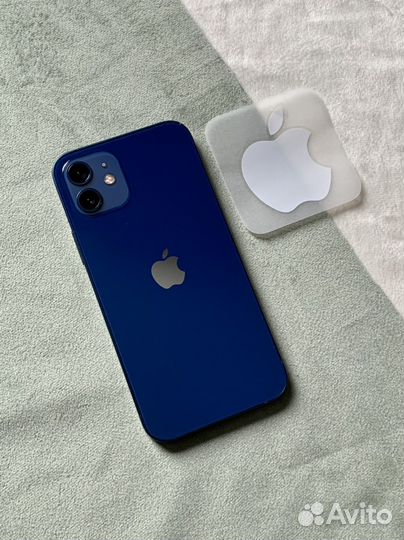 Телефон iPhone 12