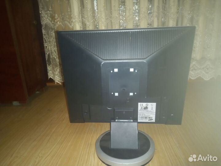 Монитор Samsung