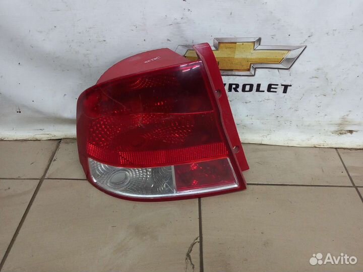 С дефектом задний левый фонарь Авео Т200 седан
