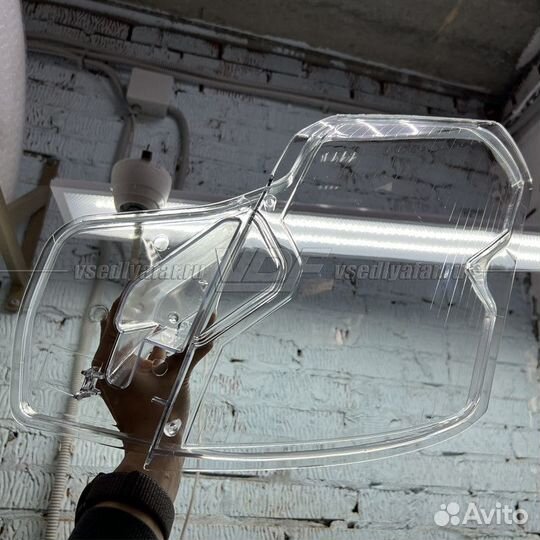 Уцененное стекло для фары Cadillac CTS (2002-2007)