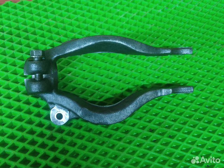 Вилка передней левой стойки mitsubishi galant 8