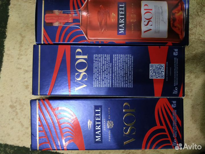 Пустая бутылка коньяка мартель