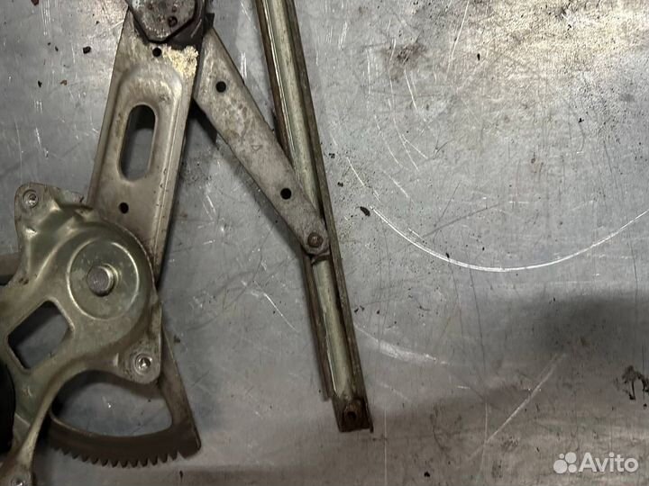 Стеклоподъемник передний правый Lexus LS460 2007