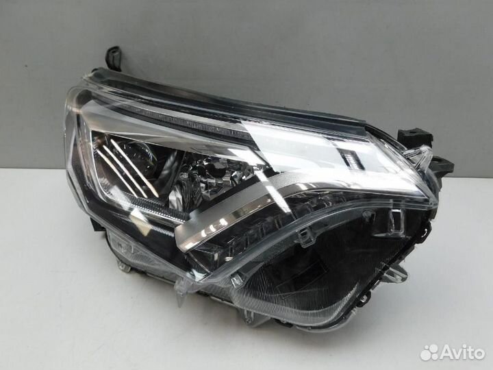 Фара правая Toyota RAV4