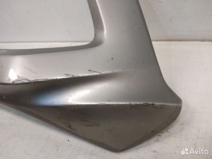 Молдинг решетки радиатора передний Lexus Lx 3